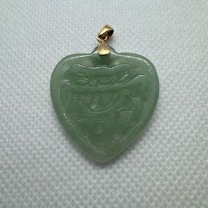 Vintage 14K Yellow Gold Green Jade Carved Heart Pendant for Necklace 4.37g
